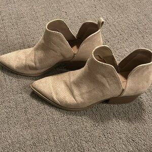 Women’s Universal Thread booties